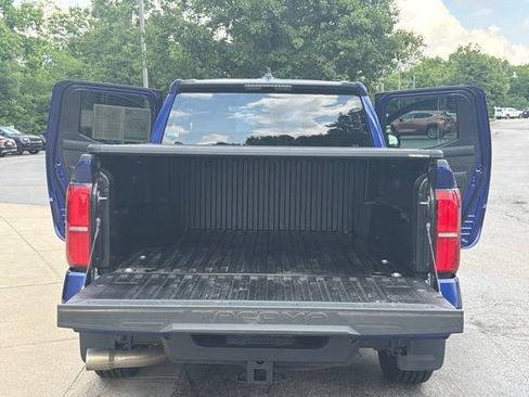 Used 2025 Toyota Tacoma SR5 AWD/4WD image 11