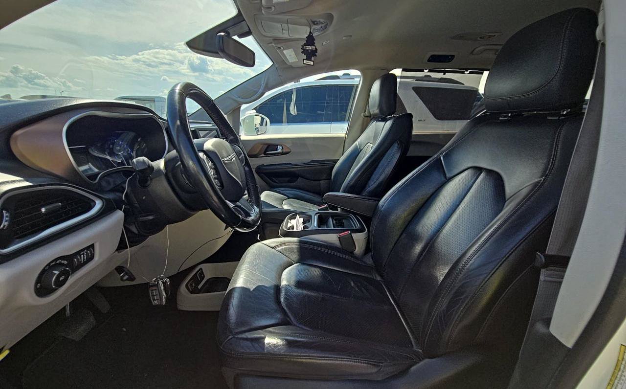 Used 2019 Chrysler Pacifica Touring-L FWD image 9