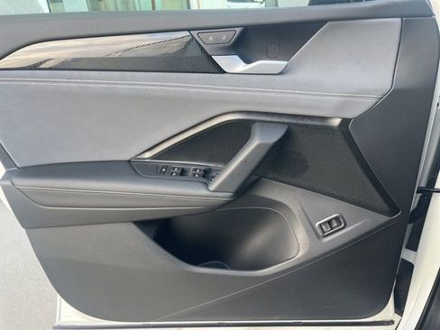 New 2026 Volkswagen Tiguan SE R-Line FWD image 6