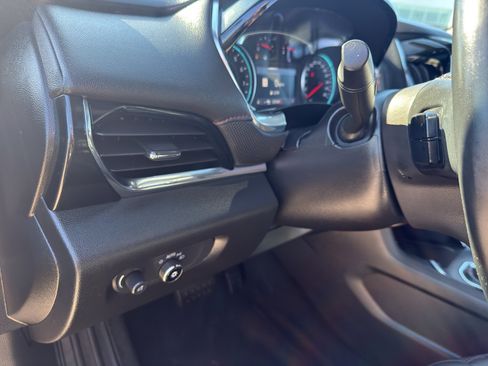 Used 2023 Chevrolet Traverse RS image 15