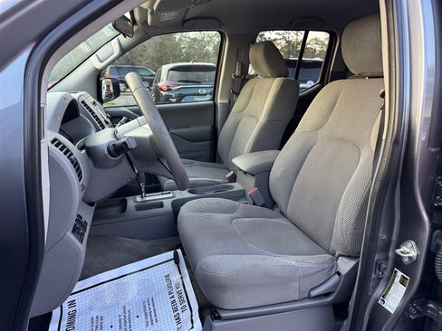 Used 2017 Nissan Frontier SV image 16