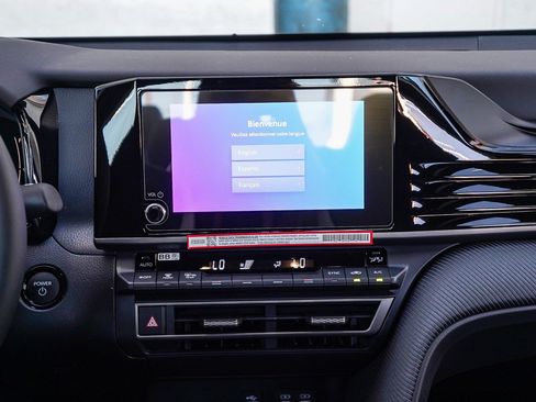 New 2026 Toyota Camry Hybrid FWD image 17