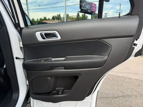 Used 2015 Ford Explorer XLT w/ Equipment Group 202A AWD/4WD image 16