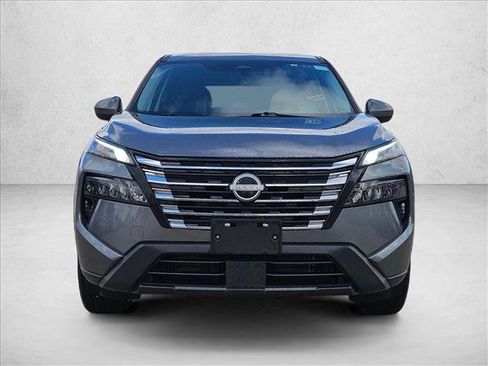 Used 2025 Nissan Rogue SV image 2