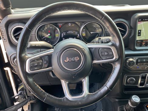 Used 2022 Jeep Wrangler Unlimited Sahara w/ Cold Weather Group AWD/4WD image 16