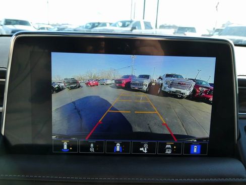 Used 2023 GMC Yukon SLT w/ SLT Premium Package image 40