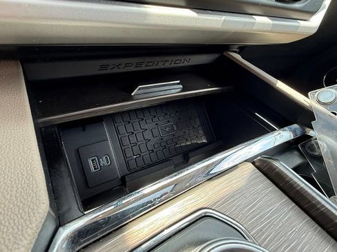 Used 2024 Ford Expedition Limited AWD/4WD image 34