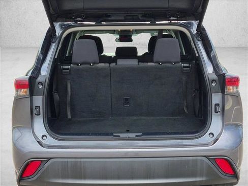 Used 2024 Toyota Highlander LE AWD/4WD image 6