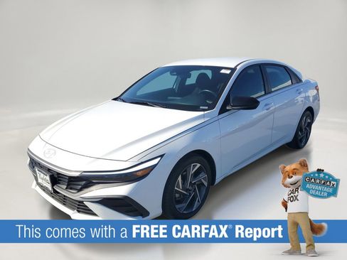 Certified 2025 Hyundai Elantra Sport FWD image 3
