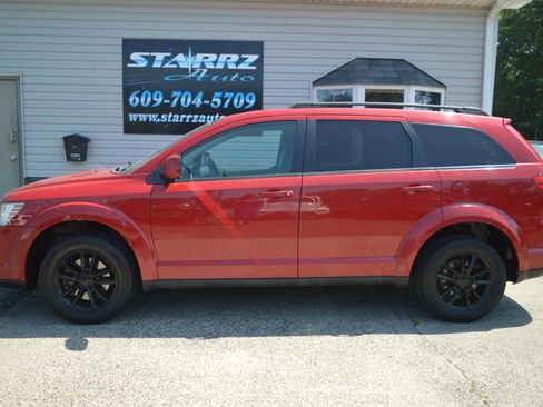 Used 2016 Dodge Journey SXT FWD image 2