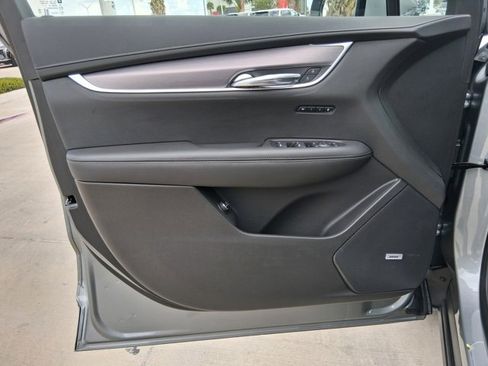 New 2025 Cadillac XT6 Luxury image 15