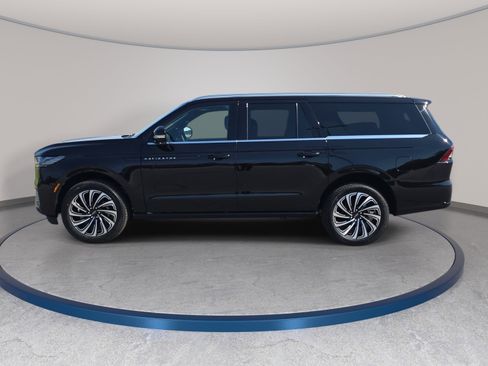 New 2026 Lincoln Navigator L Black Label AWD/4WD image 8