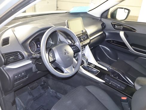 Used 2023 Mitsubishi Eclipse Cross LE image 2