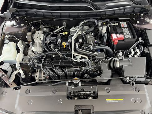 Used 2025 Nissan Altima 2.5 SV image 11