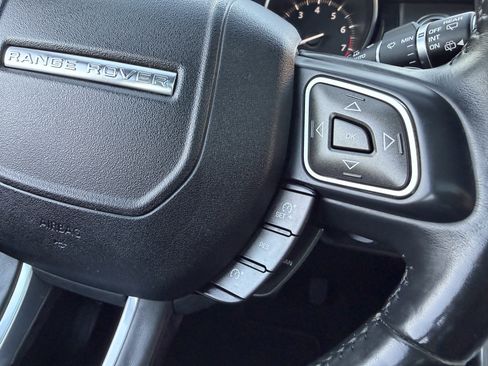 Used 2019 Land Rover Range Rover Evoque SE Premium image 35