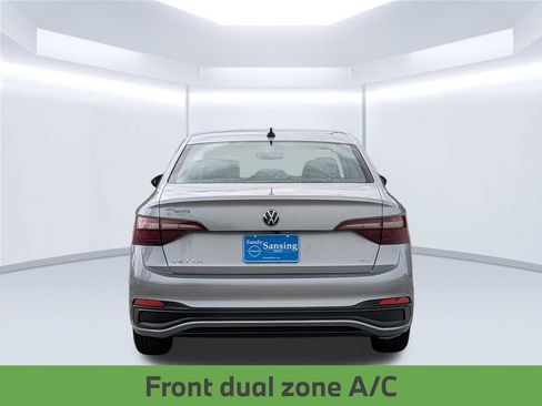Used 2024 Volkswagen Jetta SE FWD image 5