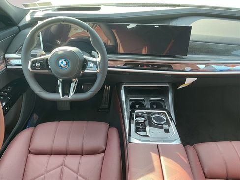 New 2026 BMW 750e xDrive image 10