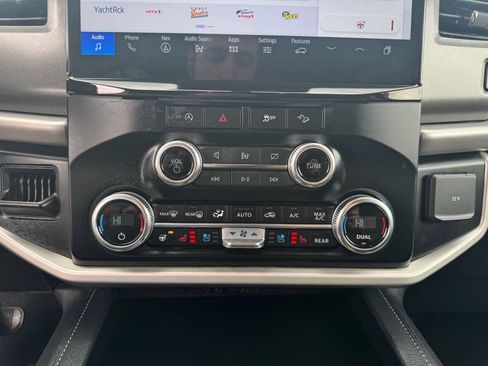 Used 2024 Ford Expedition XLT image 28