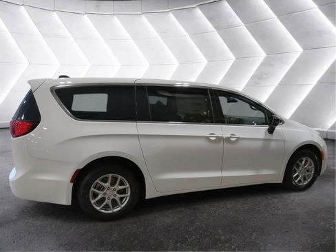New 2026 Chrysler Voyager LX FWD image 7