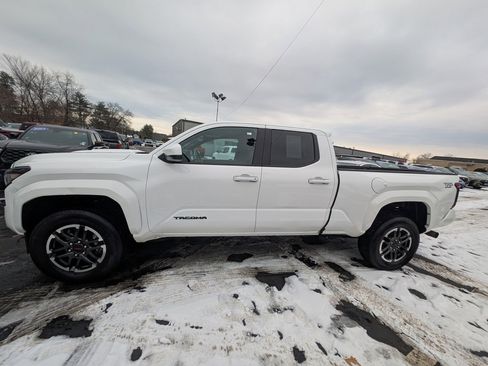 Certified 2024 Toyota Tacoma TRD Sport image 3