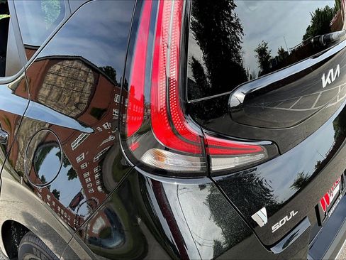Used 2025 Kia Soul LX FWD image 22
