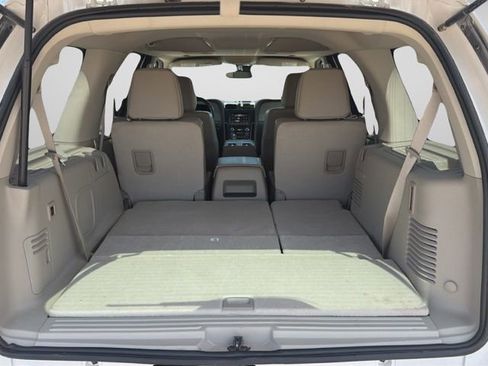 Used 2017 Lincoln Navigator Select RWD image 8