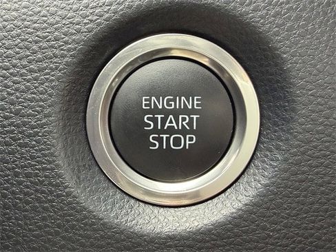 Used 2025 Toyota Corolla SE image 20