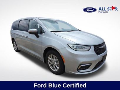 Used 2023 Chrysler Pacifica Touring-L