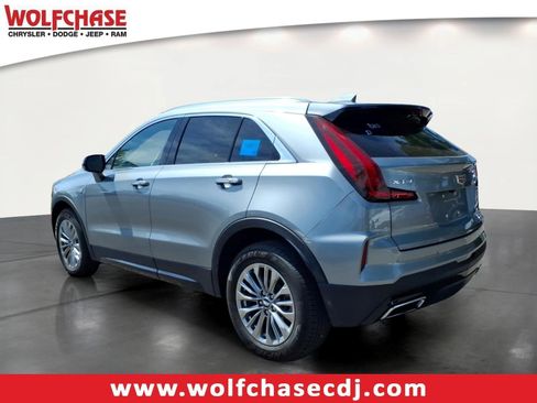 Used 2024 Cadillac XT4 Premium Luxury FWD image 3