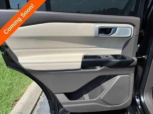 Used 2020 Ford Explorer Platinum w/ Premium Technology Package AWD/4WD image 33