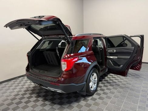Used 2022 Ford Explorer XLT w/ Equipment Group 202A AWD/4WD image 30