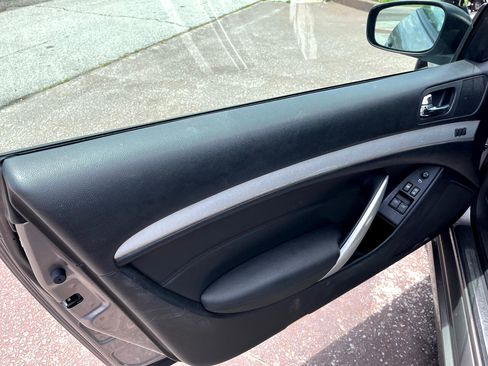 Used 2009 INFINITI G37 Journey image 12
