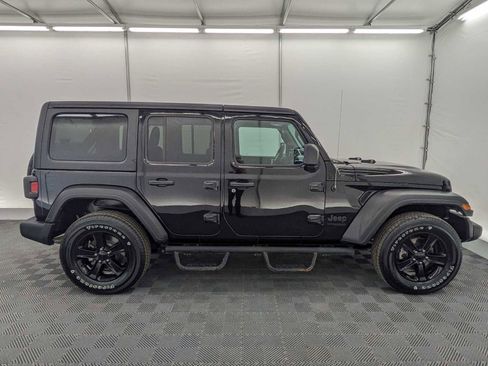 Used 2022 Jeep Wrangler Unlimited Sport image 7