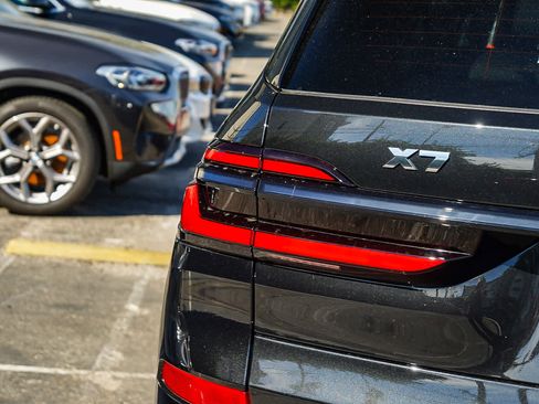 New 2026 BMW X7 M60i image 7