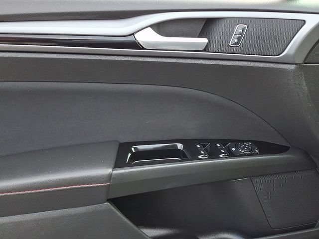 Used 2016 Ford Fusion SE AWD/4WD image 14