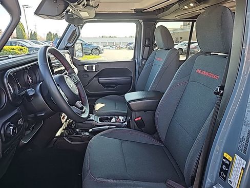 Used 2024 Jeep Wrangler Unlimited Rubicon image 3