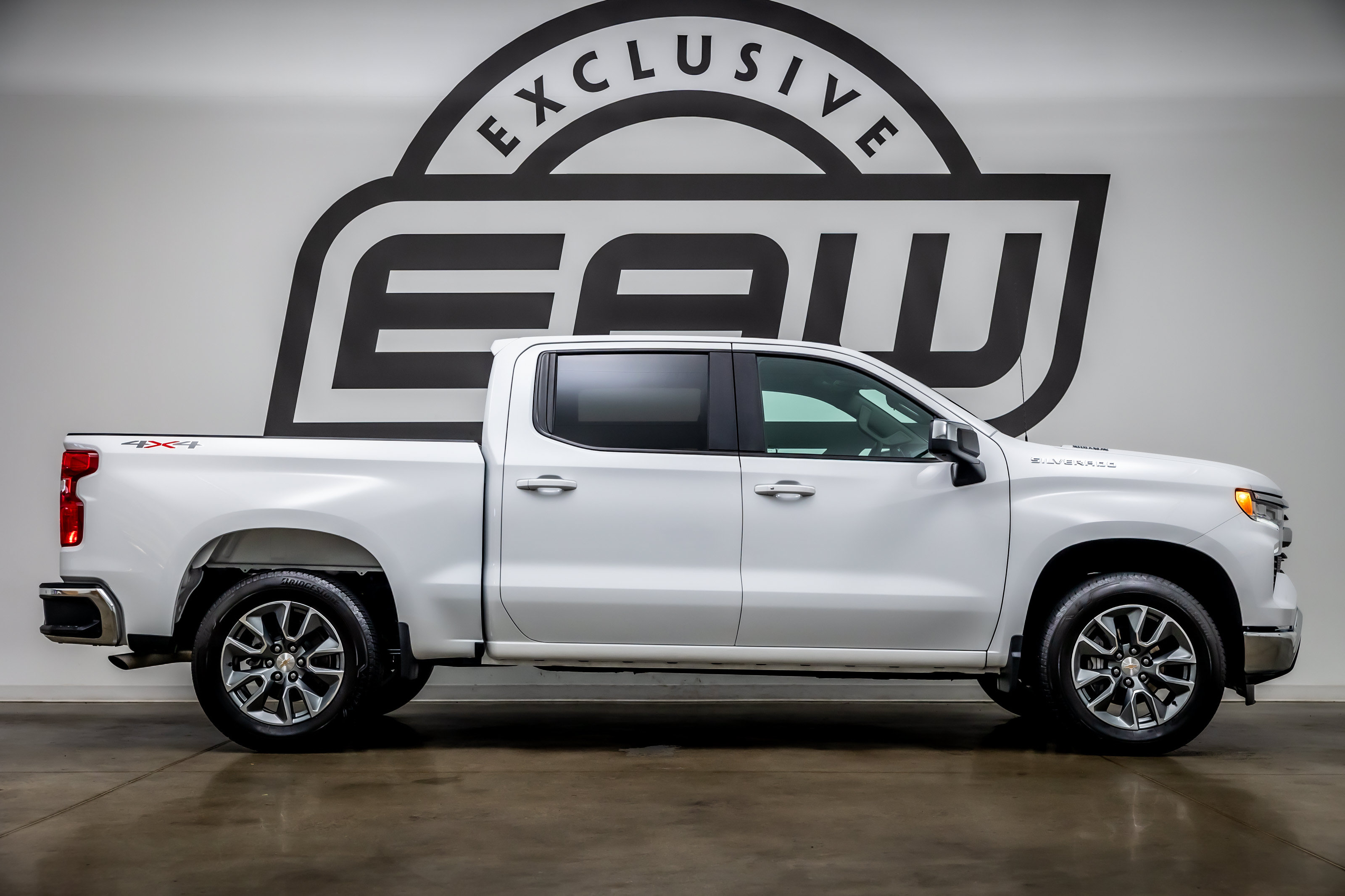 Used 2025 Chevrolet Silverado 1500 LT AWD/4WD image 9