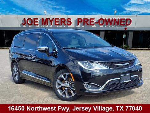 Used 2020 Chrysler Pacifica Limited image 1