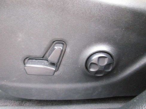 Used 2018 Jeep Cherokee Limited image 18