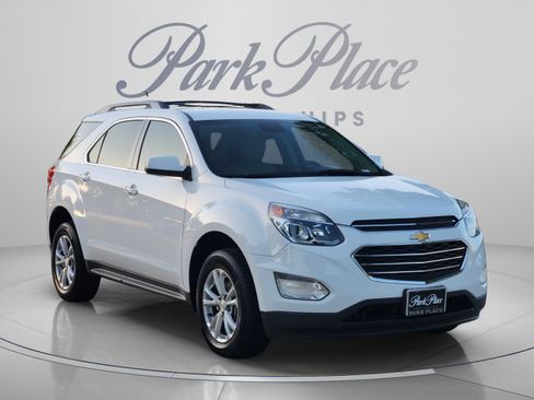 Used 2017 Chevrolet Equinox LT w/ Convenience Package AWD/4WD image 4
