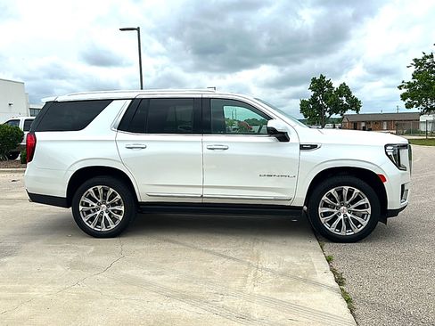 Used 2022 GMC Yukon Denali AWD/4WD image 9