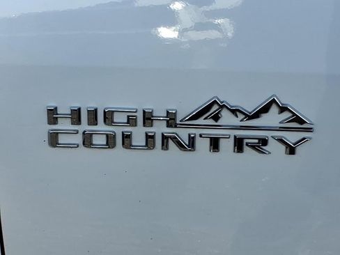 Used 2024 Chevrolet Traverse High Country w/ LPO, Floor Liner Package FWD image 11