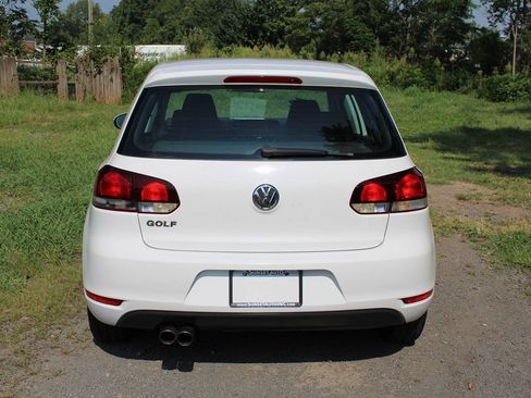 Used 2011 Volkswagen Golf 4-Door FWD image 8