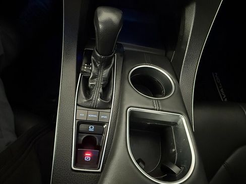 Used 2019 Toyota Avalon XLE w/ Moonroof Package image 35