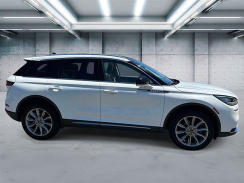 Used 2022 Lincoln Corsair AWD w/ Premium Package image 3