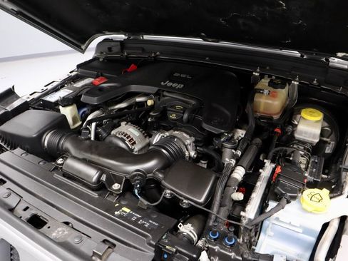 Used 2018 Jeep Wrangler Unlimited Sport S image 14