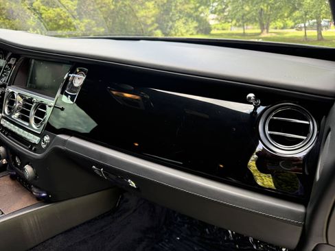 Used 2014 Rolls-Royce Wraith RWD image 25