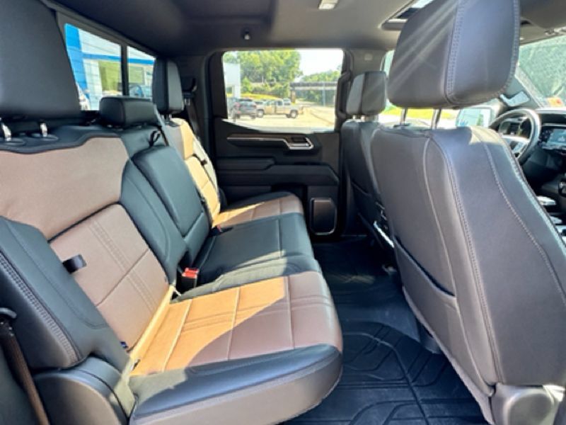 Used 2024 Chevrolet Silverado 1500 High Country w/ High Country Premium Package AWD/4WD image 28