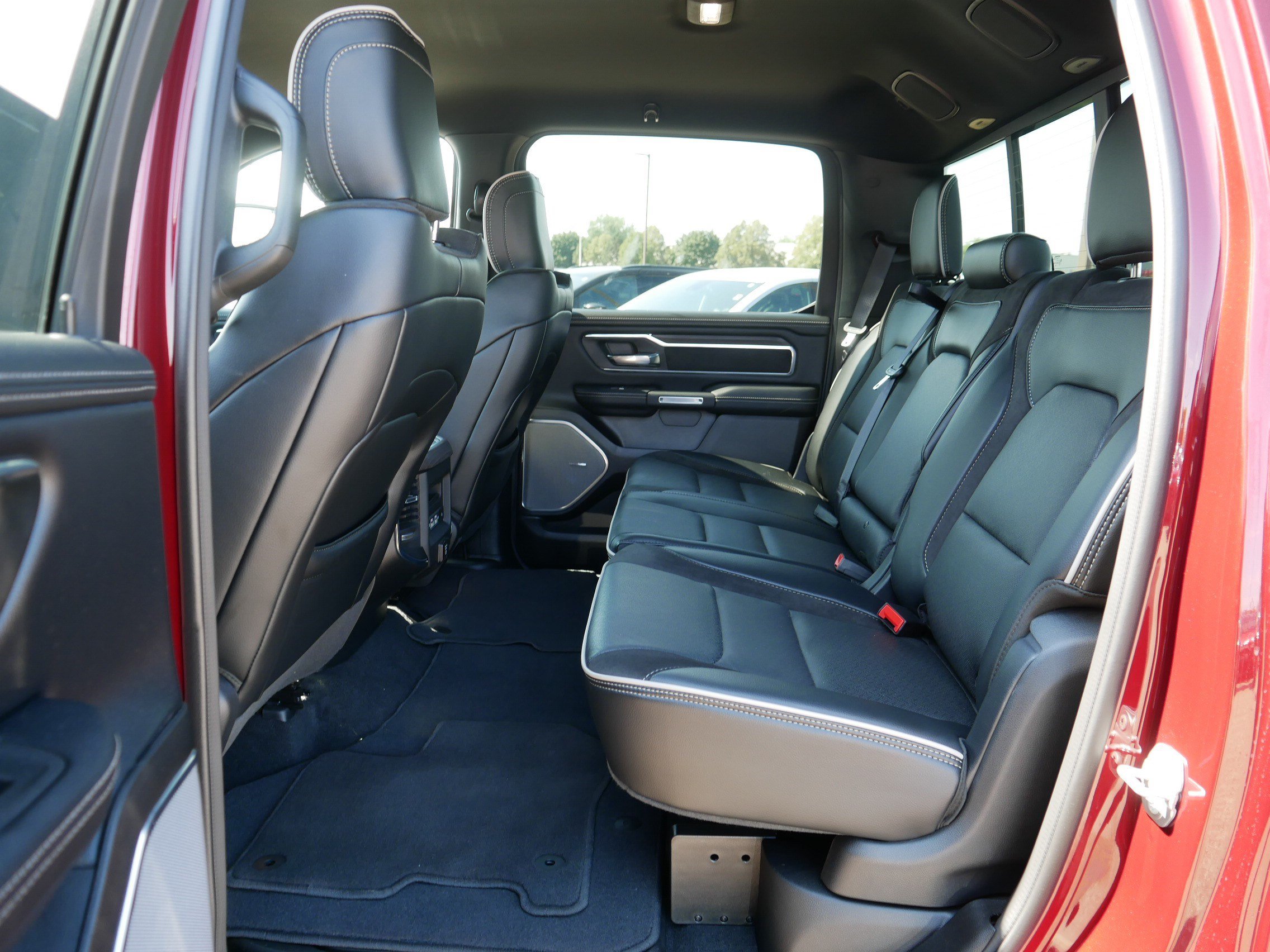 Used 2025 RAM 1500 Laramie w/ Advanced Safety Group II AWD/4WD image 35