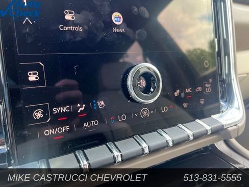 Used 2025 GMC Yukon Denali w/ Sun & Power Step Package AWD/4WD image 15